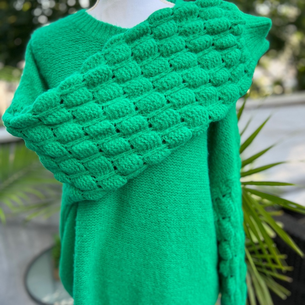 VICI  Bell Sleeve Kelly Green Sweater Size Medium